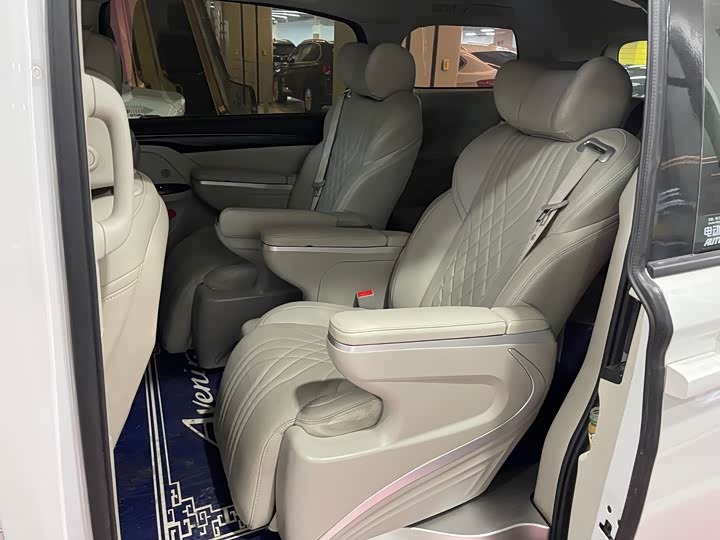 Фото 12 - Buick GL8 ES