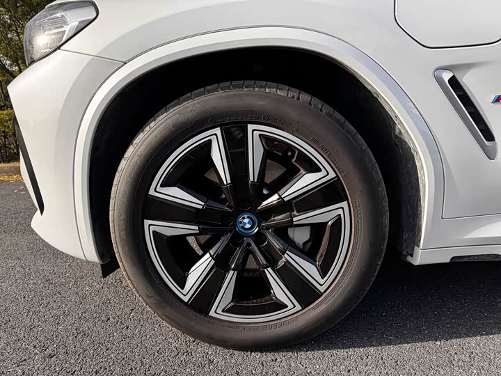 Фото 4 - BMW iX3