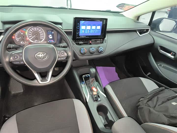 Фото 13 - Toyota Corolla