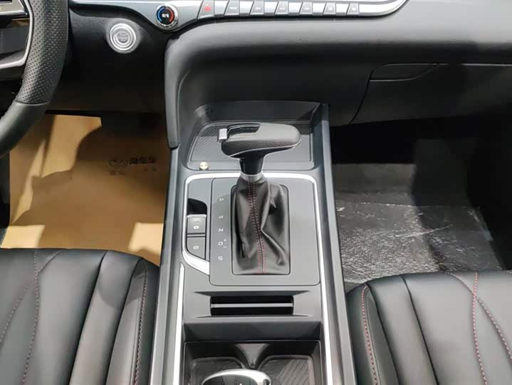 Фото 16 - Bestune T55