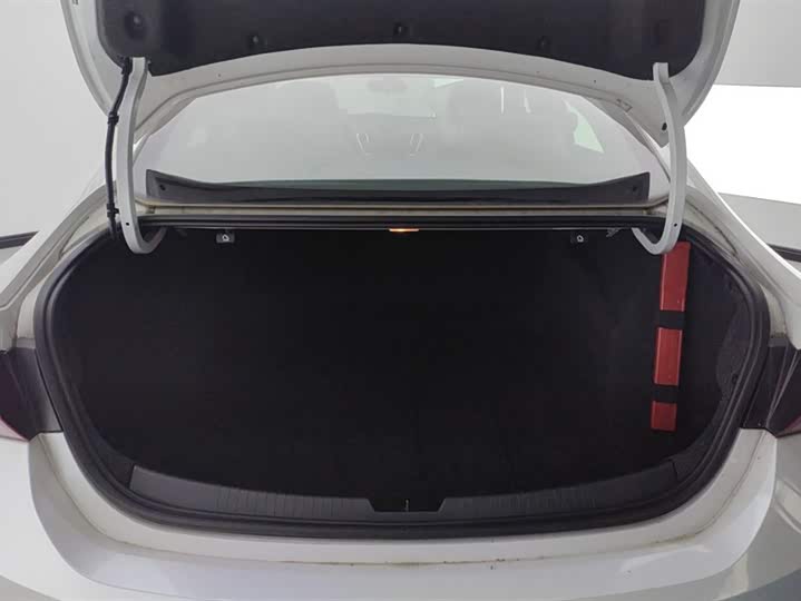 Фото 4 - Chevrolet Malibu XL