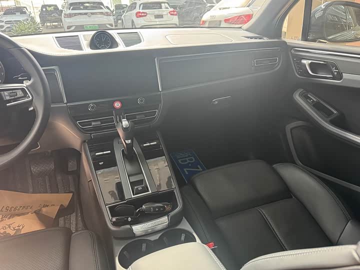 Фото 10 - Porsche Macan