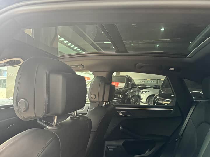 Фото 8 - Porsche Macan