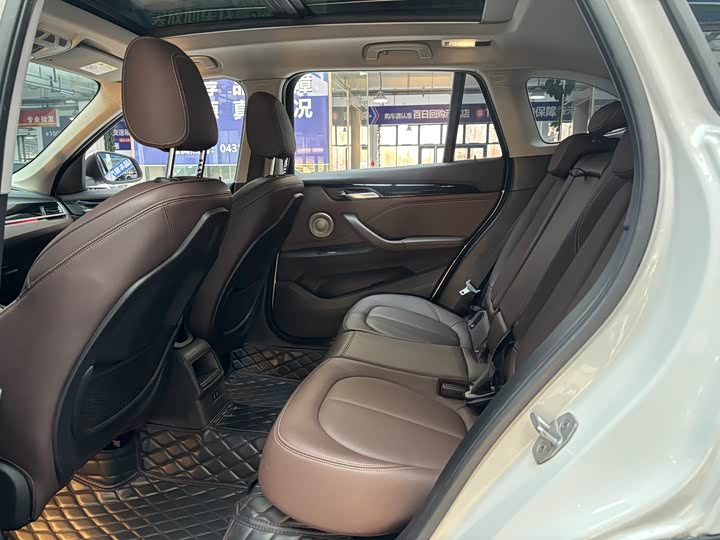 Фото 10 - BMW X1