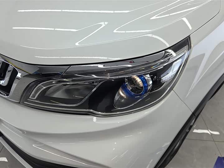 Фото 5 - Geely Vision X3