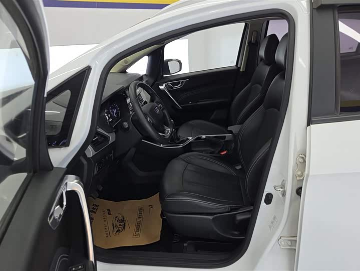 Фото 9 - Geely Vision X3