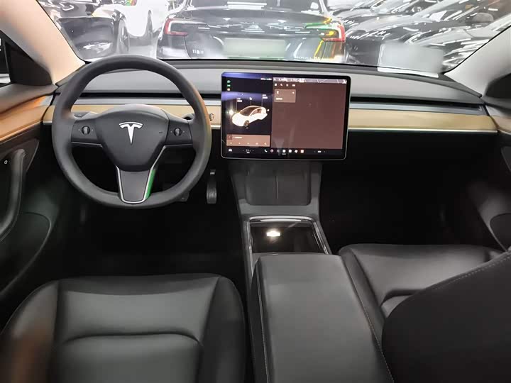 Фото 10 - Tesla Model 3