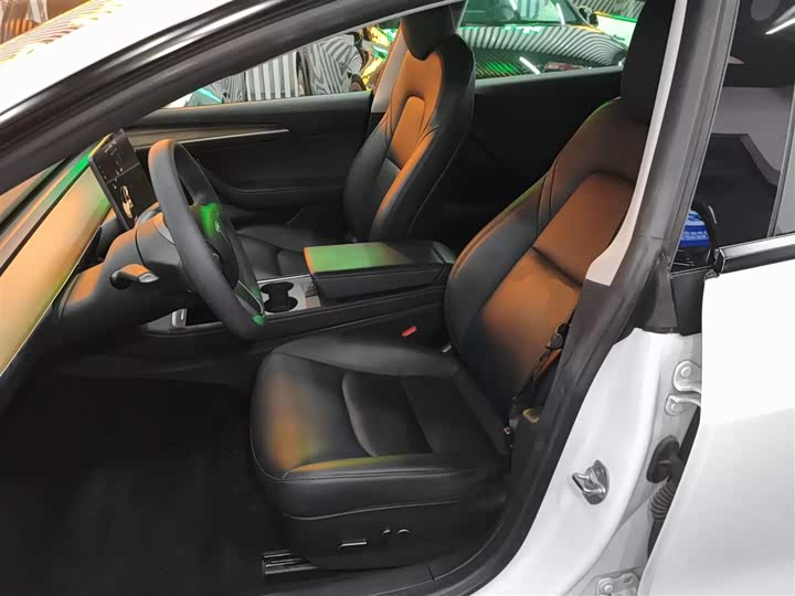 Фото 15 - Tesla Model 3