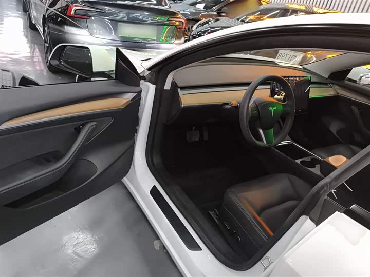 Фото 16 - Tesla Model 3