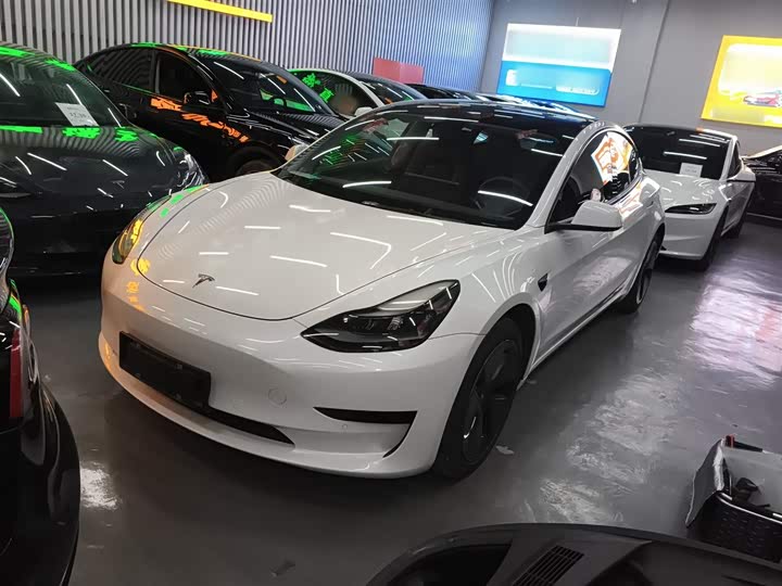 Фото 2 - Tesla Model 3