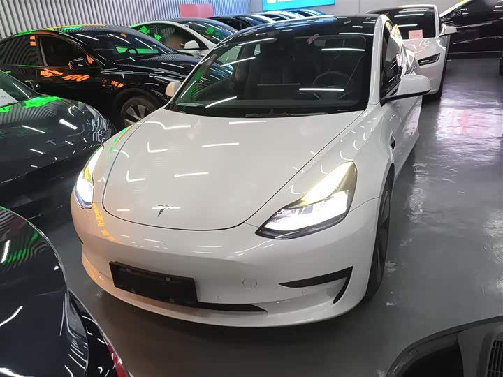 Фото 3 - Tesla Model 3