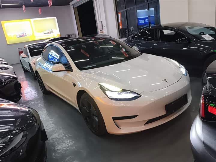 Фото 4 - Tesla Model 3