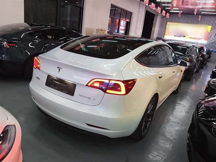 Фото 7 - Tesla Model 3