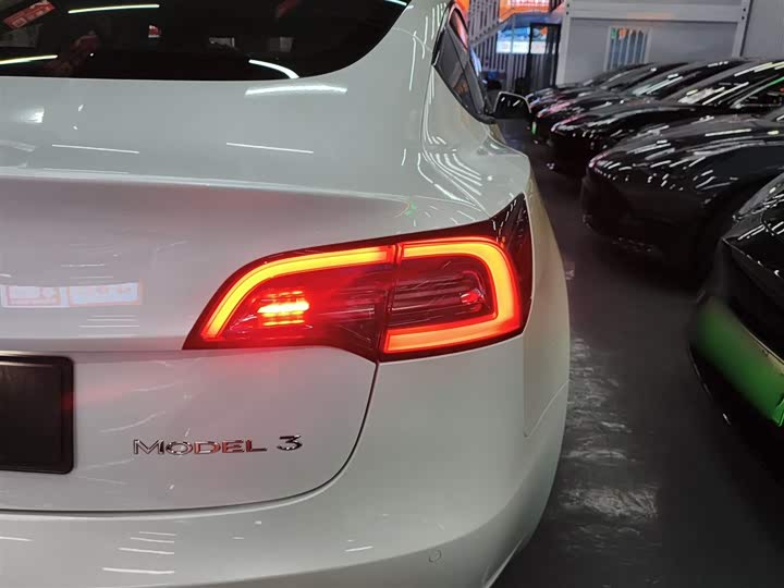 Фото 8 - Tesla Model 3