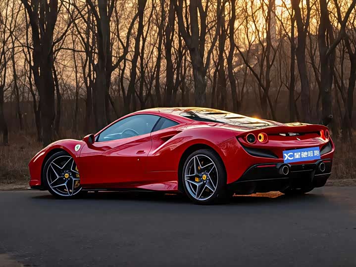 Фото 2 - Ferrari F8