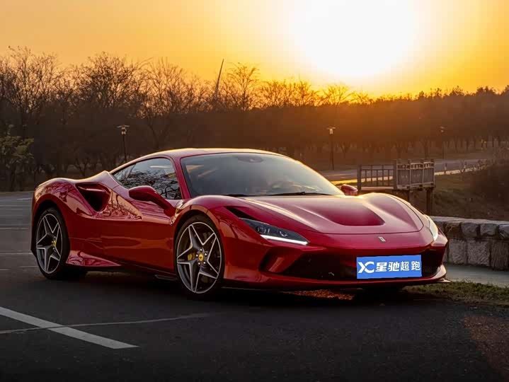 Фото 3 - Ferrari F8