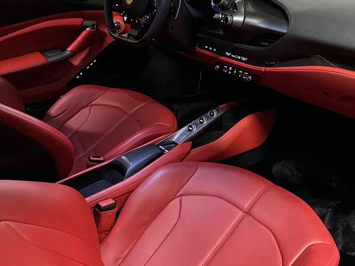 Фото 4 - Ferrari F8