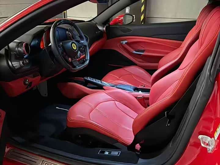 Фото 5 - Ferrari F8