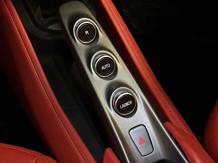 Фото 6 - Ferrari F8