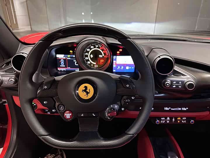 Фото 7 - Ferrari F8