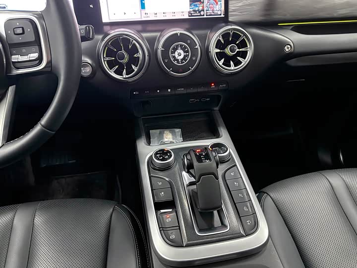 Фото 16 - Tank 300