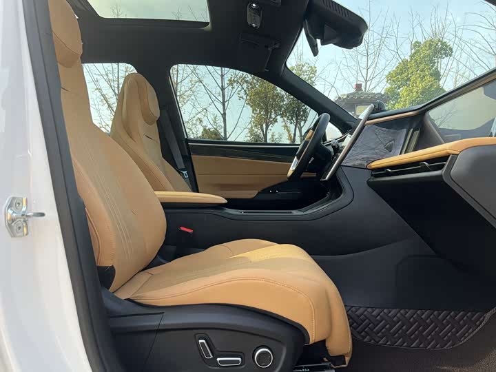 Фото 10 - Geely Galaxy L7