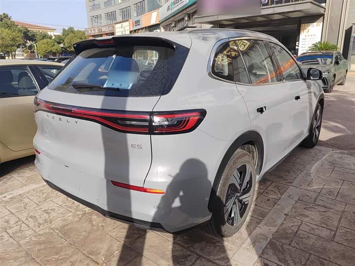 Фото 7 - Geely Galaxy E5