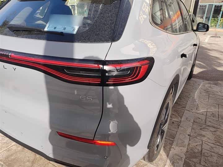 Фото 8 - Geely Galaxy E5