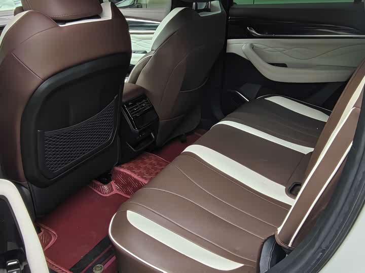 Фото 6 - Geely Monjaro