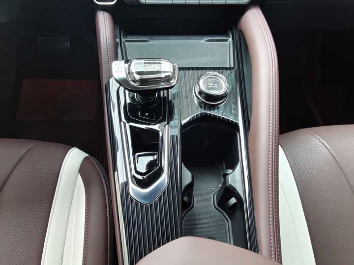 Фото 7 - Geely Monjaro