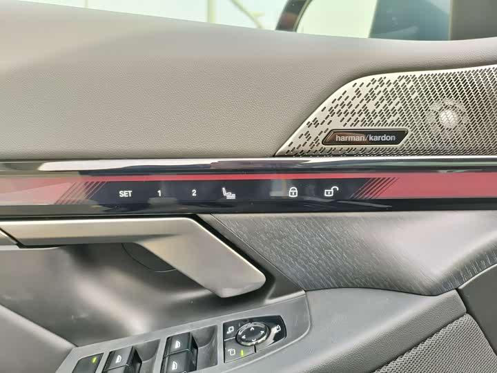 Фото 10 - BMW i5