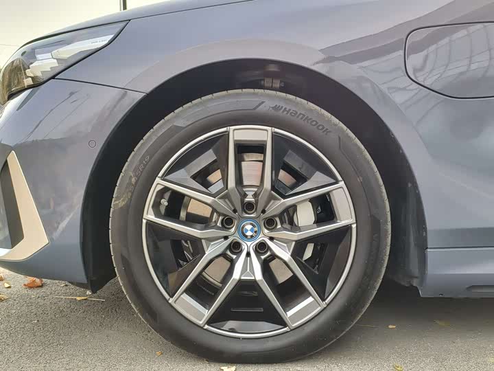 Фото 11 - BMW i5