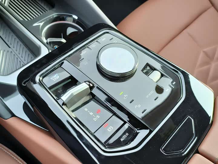 Фото 16 - BMW i5