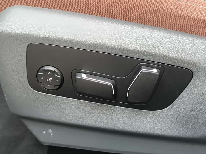 Фото 17 - BMW i5