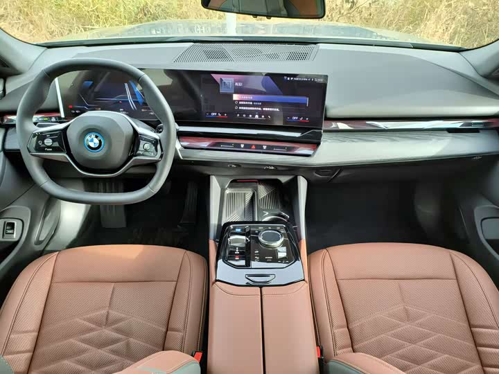 Фото 20 - BMW i5