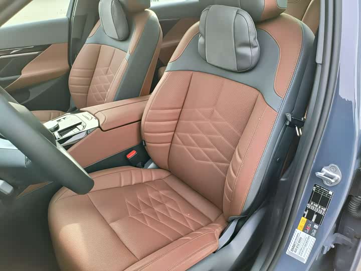 Фото 21 - BMW i5