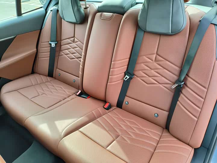 Фото 22 - BMW i5