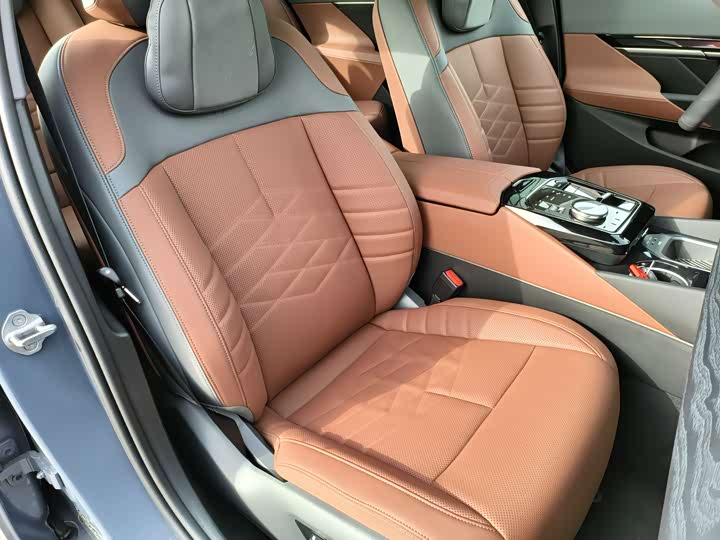 Фото 25 - BMW i5