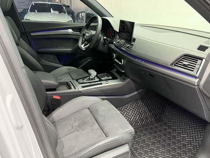 Фото 10 - Audi Q5L Sportback