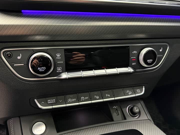 Фото 11 - Audi Q5L Sportback