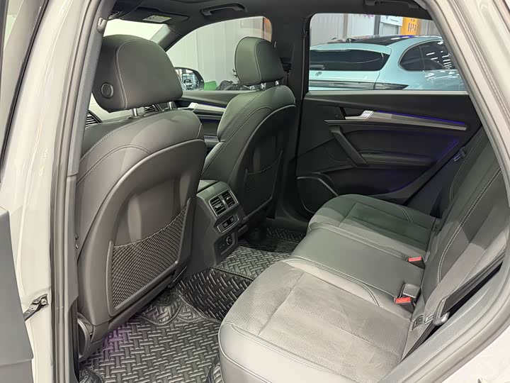 Фото 18 - Audi Q5L Sportback