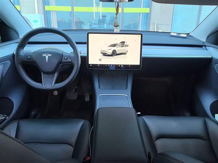 Фото 10 - Tesla Model Y