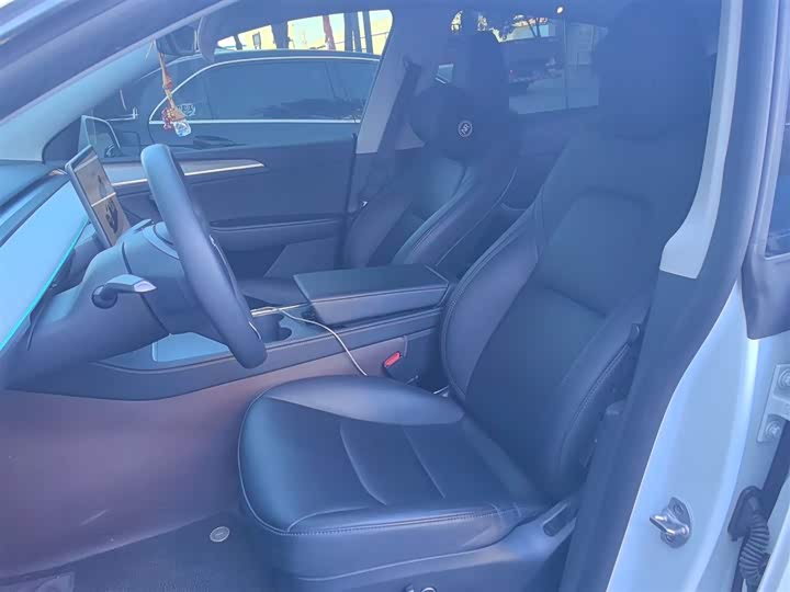 Фото 15 - Tesla Model Y