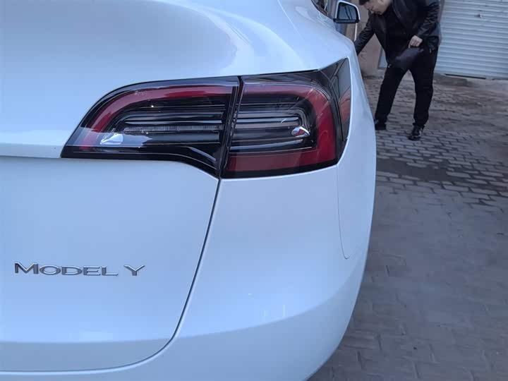 Фото 8 - Tesla Model Y