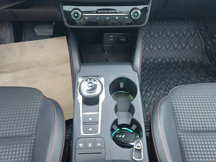 Фото 16 - Ford Focus