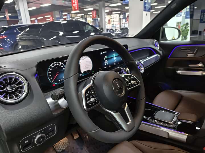 Фото 10 - Mercedes-Benz GLB-Class