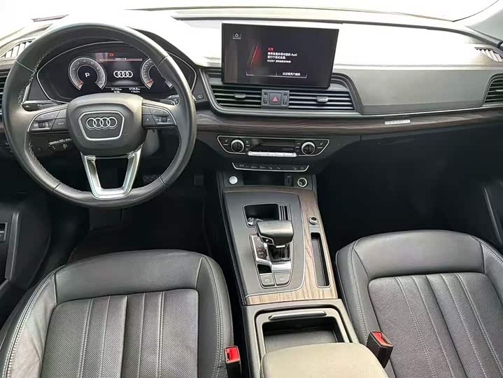 Фото 10 - Audi Q5L