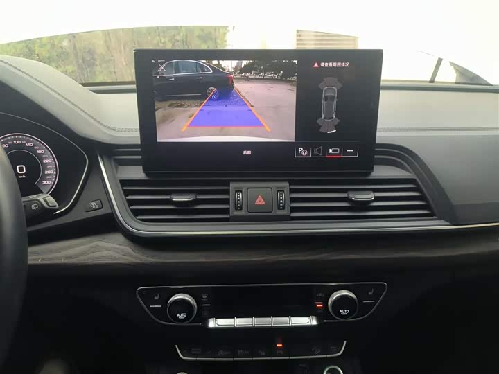 Фото 13 - Audi Q5L