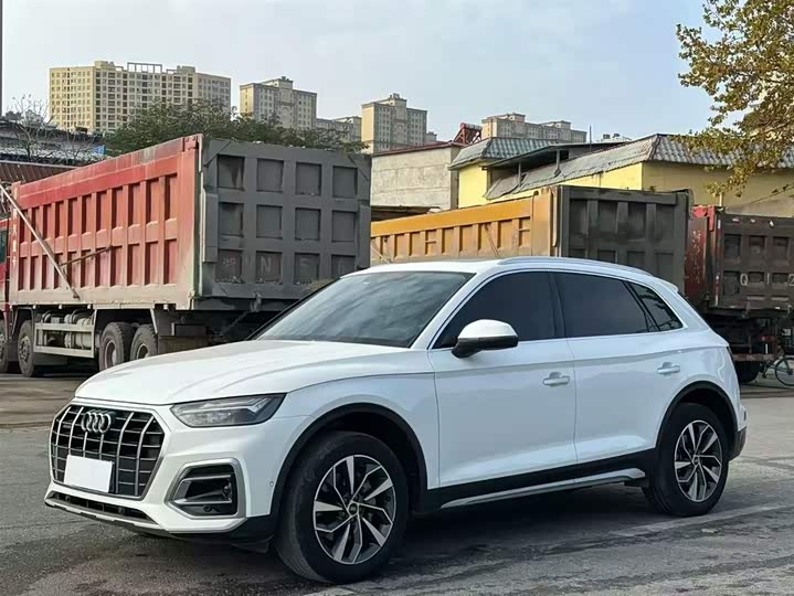 Фото 2 - Audi Q5L