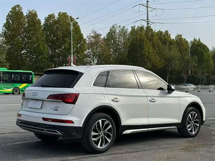 Фото 7 - Audi Q5L